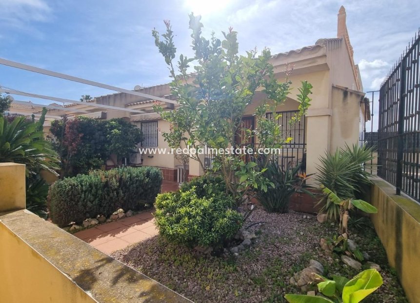 Resale - Town House -
Guardamar del Segura - Urbanizaciones