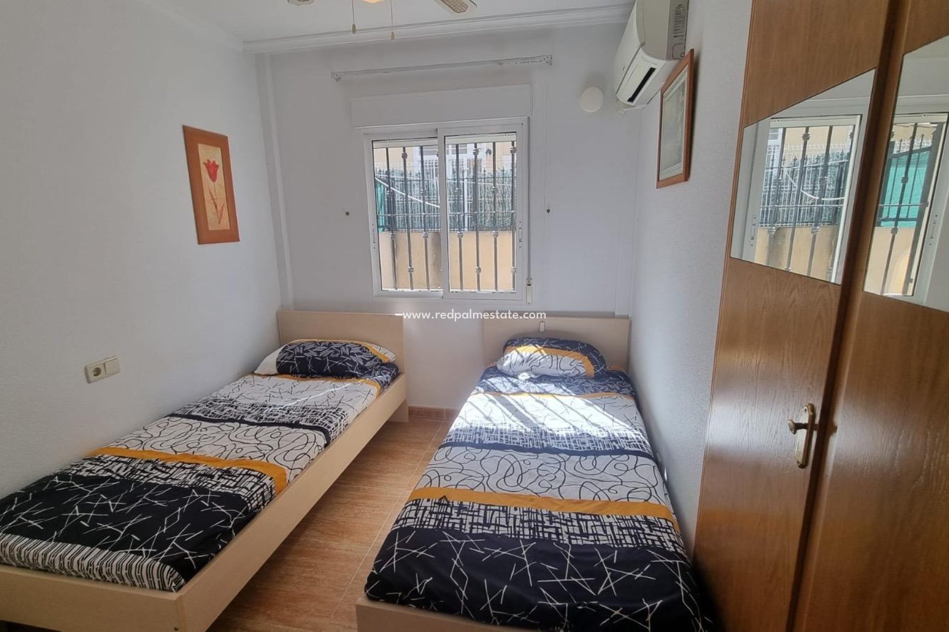 Resale - Town House -
Guardamar del Segura - Urbanizaciones