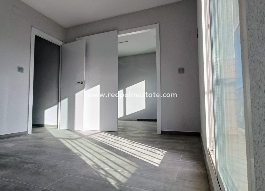 Resale - Town House -
La Romana - Inland