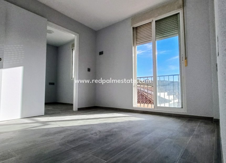 Resale - Town House -
La Romana - Inland