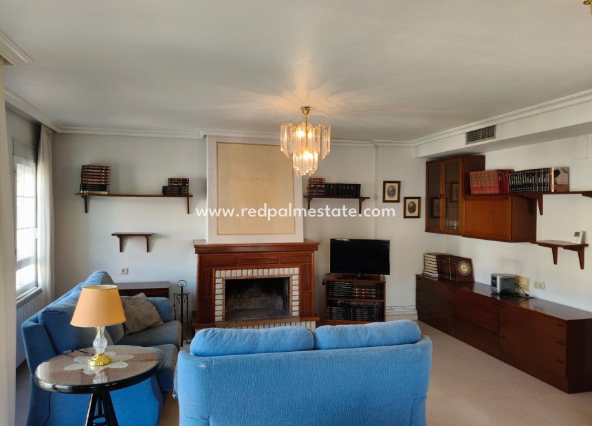 Resale - Town House -
La Romana - Inland