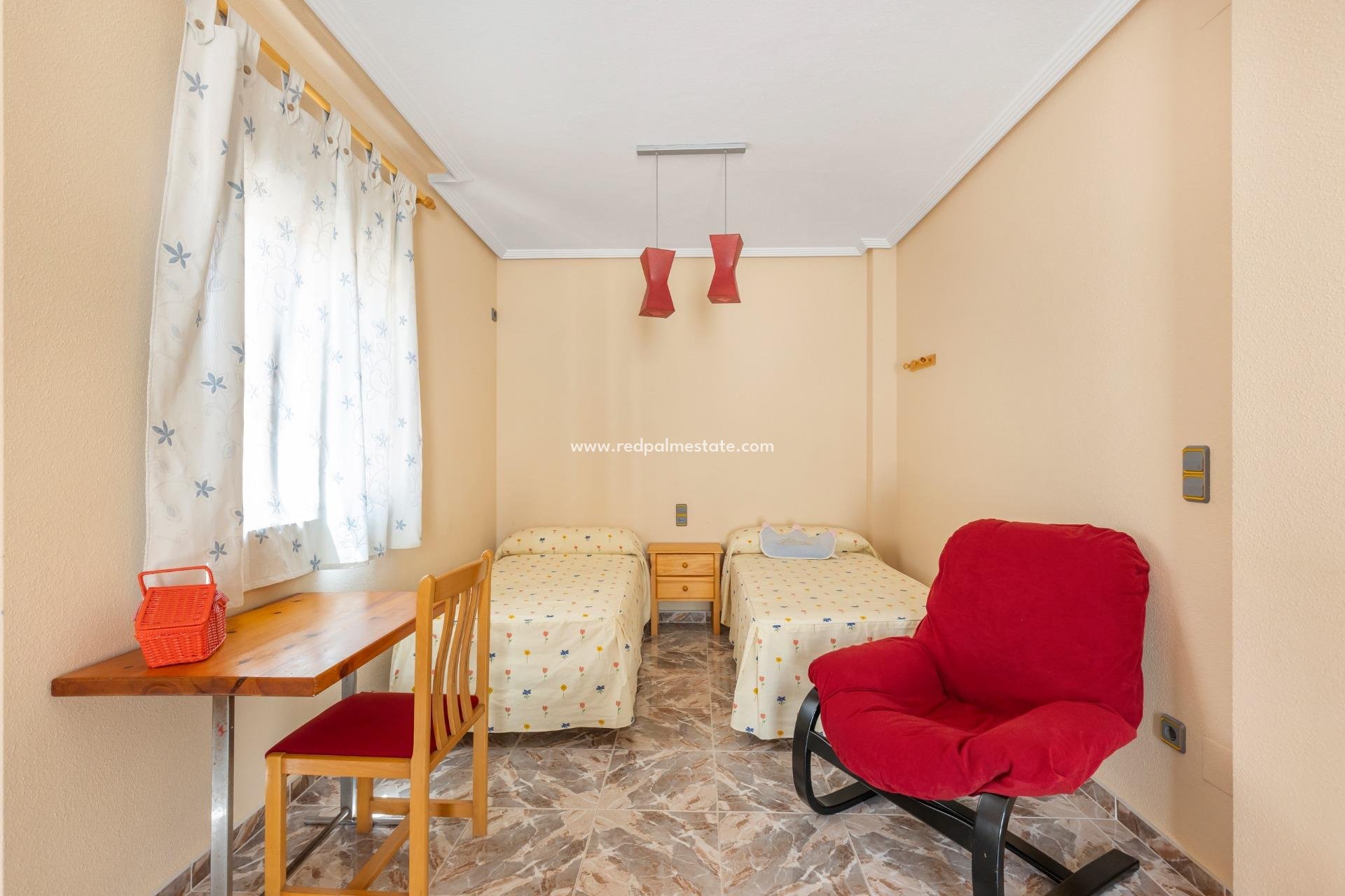 Resale - Town House -
Los Alcazares - Centro