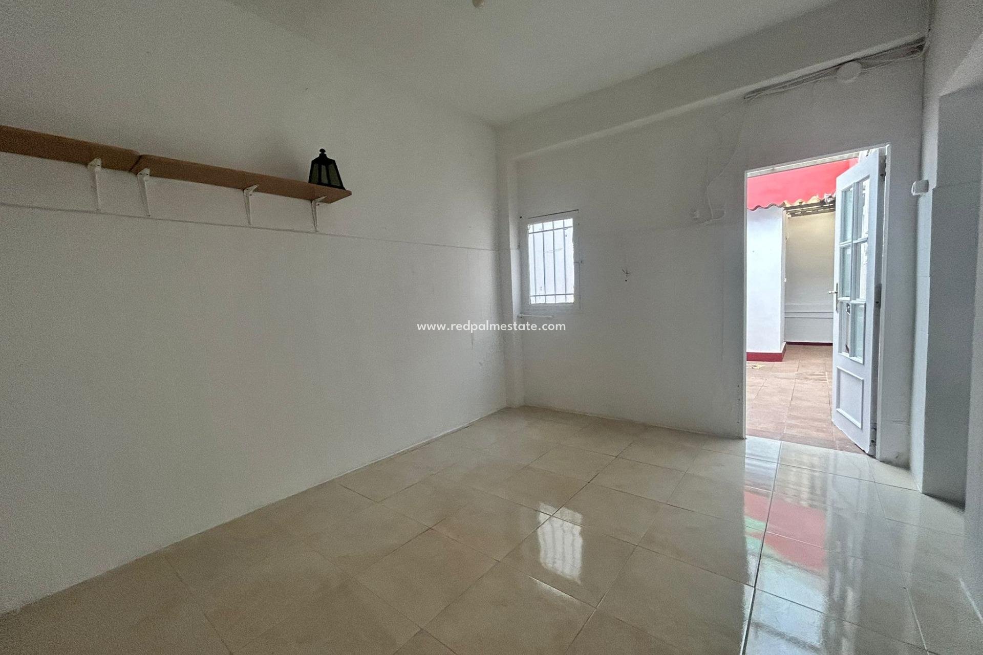 Resale - Town House -
Los Alczares - Los Alcazares
