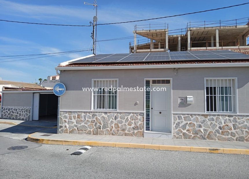 Resale - Town House -
Montesinos - PUEBLO CENTRO