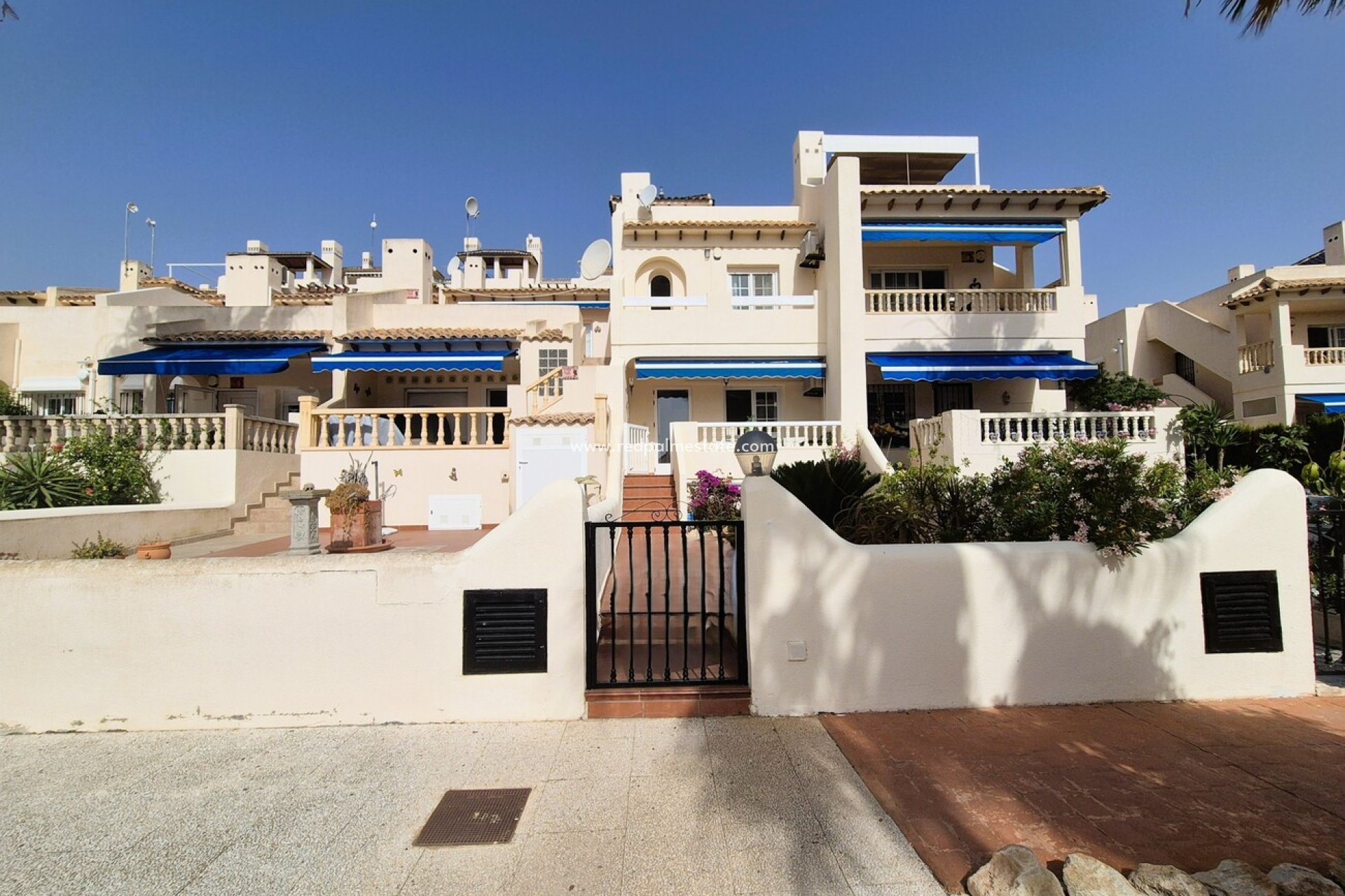 Resale - Town House -
Orihuela Costa - Inland