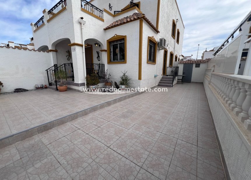 Resale - Town House -
Orihuela Costa - Inland