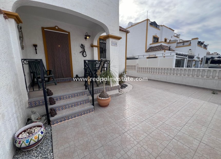 Resale - Town House -
Orihuela Costa - Inland