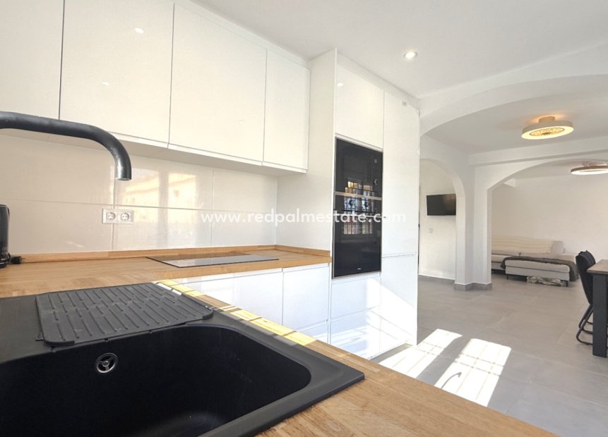 Resale - Town House -
Orihuela Costa - Inland