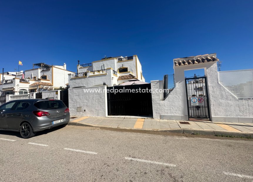 Resale - Town House -
Orihuela Costa - Inland
