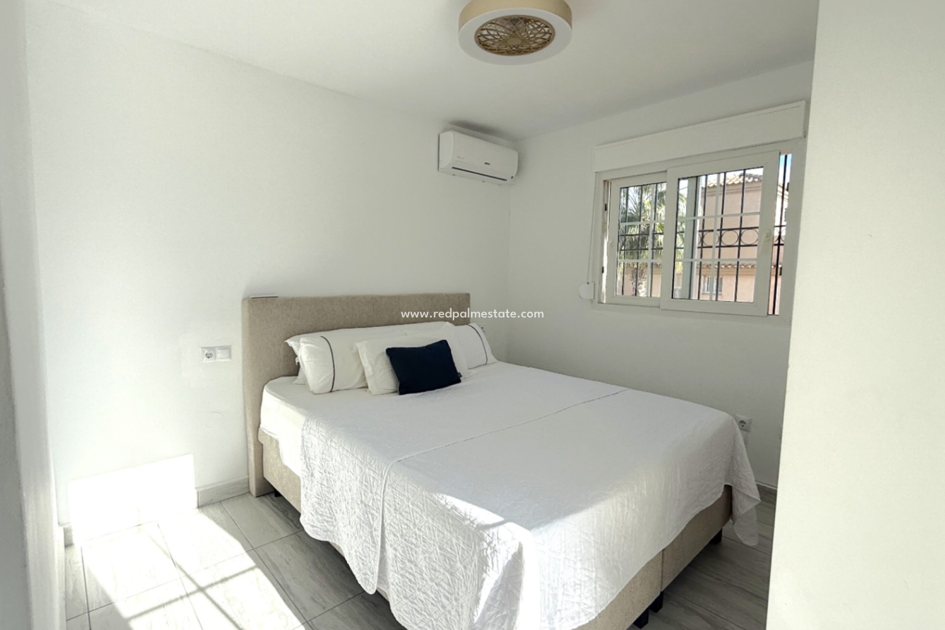 Resale - Town House -
Orihuela Costa - Inland