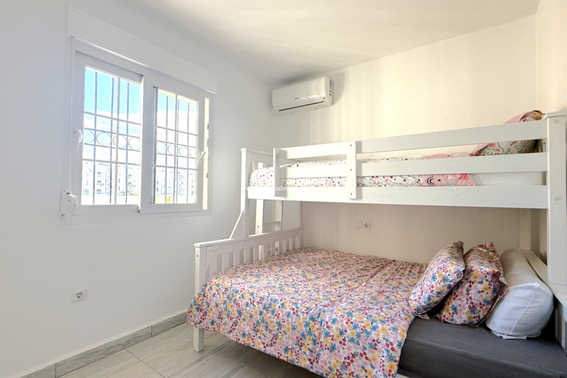 Resale - Town House -
Orihuela Costa - Inland