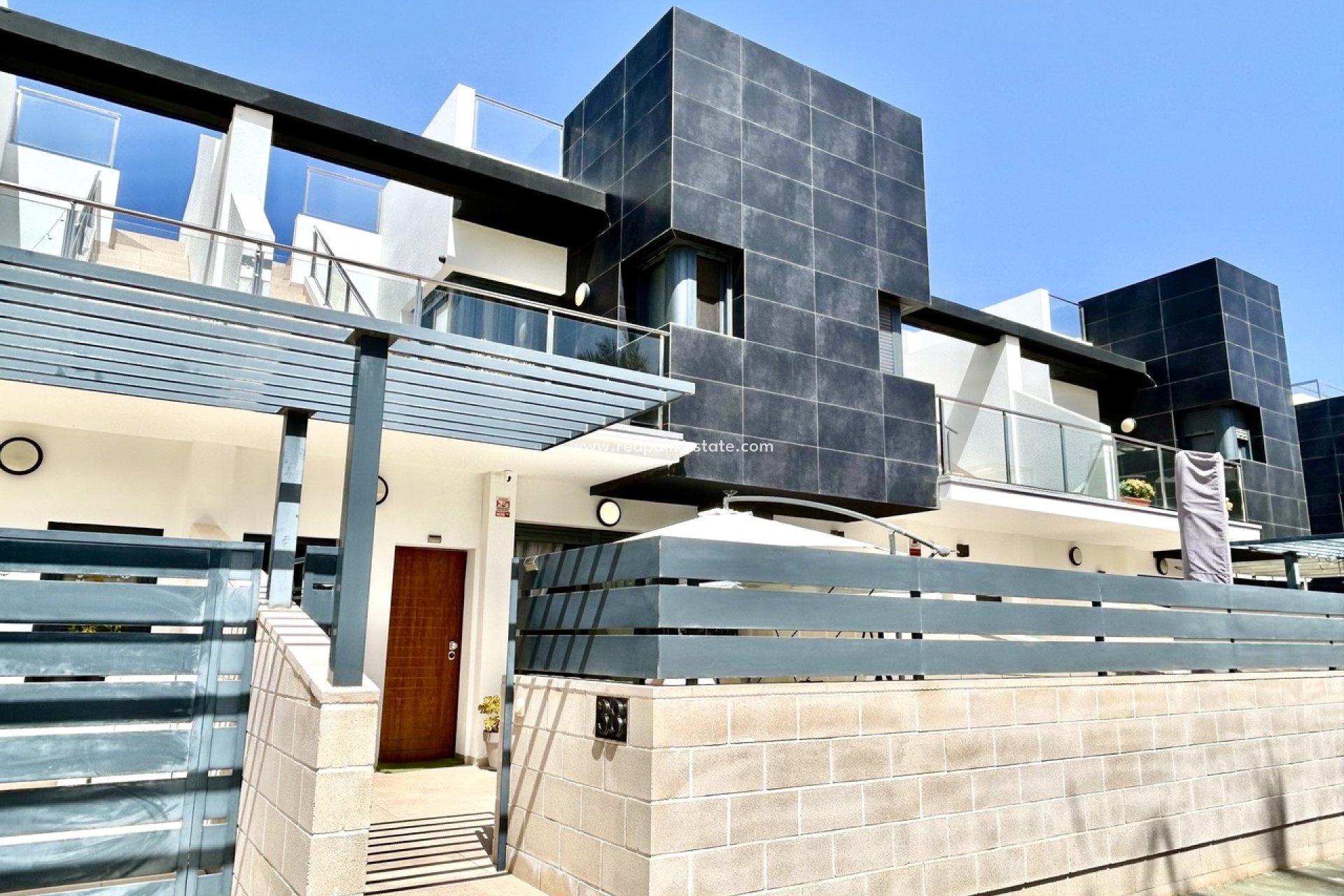 Resale - Town House -
Orihuela Costa - Inland