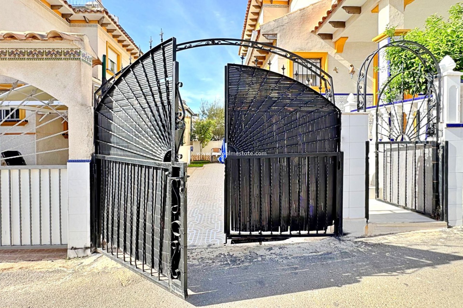 Resale - Town House -
Orihuela Costa - La Campana