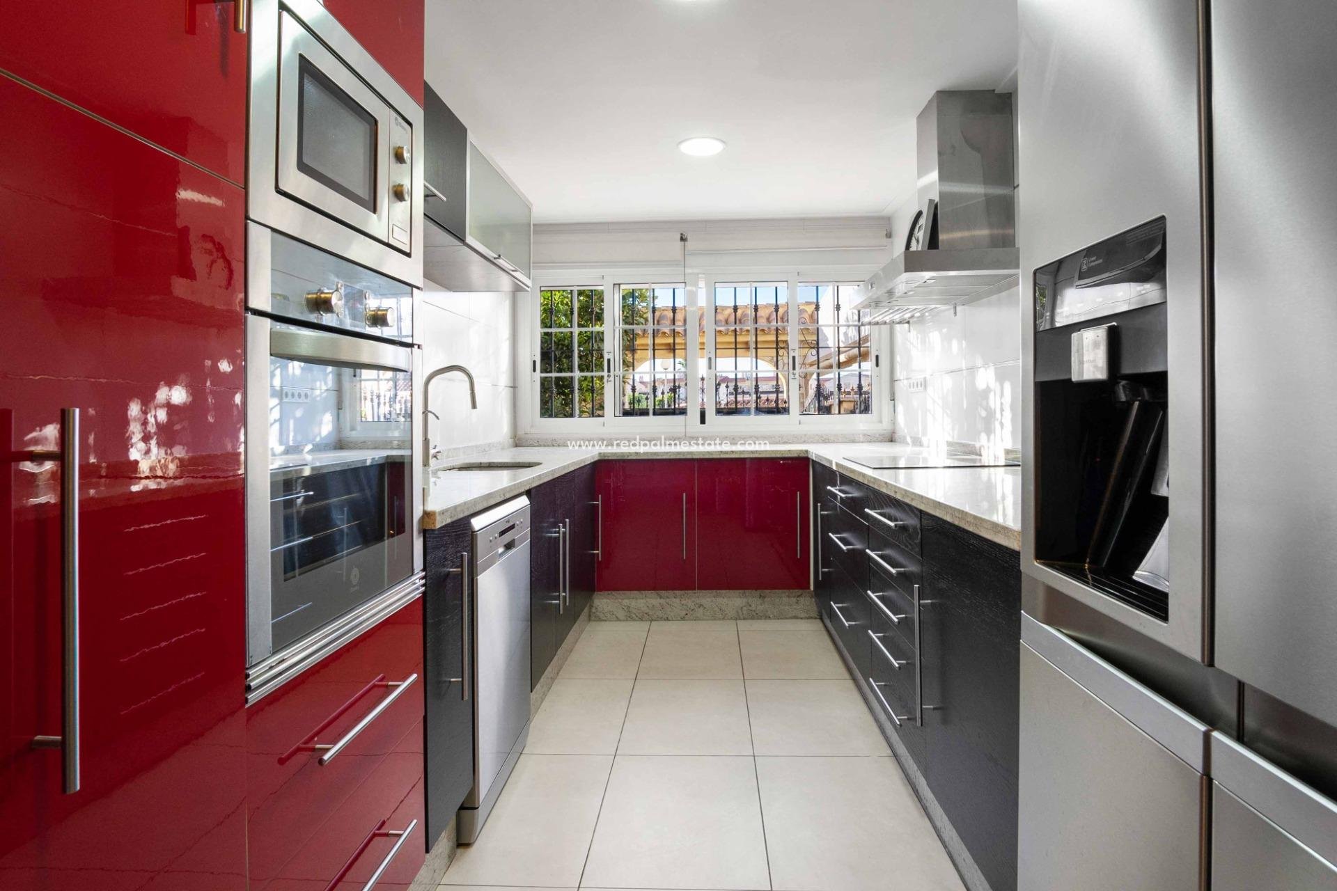 Resale - Town House -
Orihuela Costa - La Florida