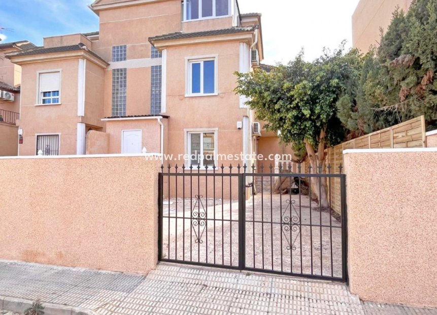 Resale - Town House -
Orihuela Costa - La Zenia