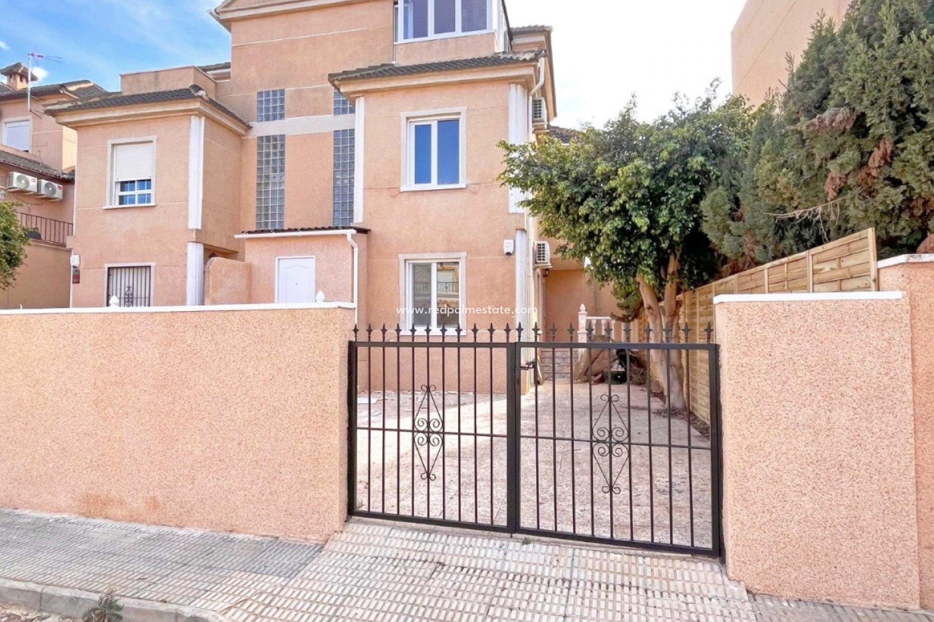 Resale - Town House -
Orihuela Costa - La Zenia