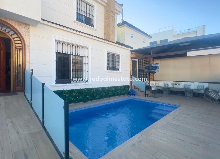 Resale - Town House -
Orihuela Costa - La Zenia