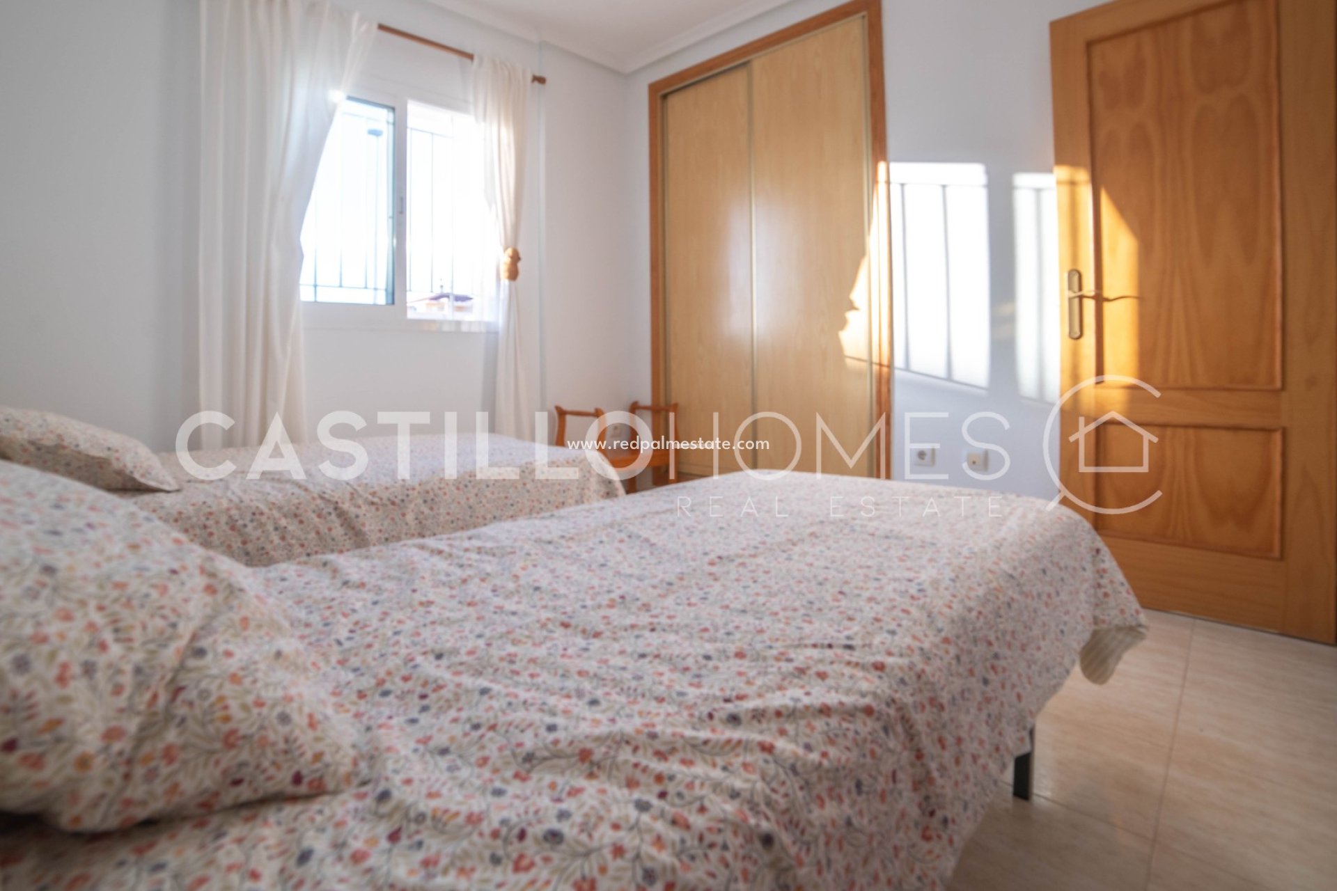 Resale - Town House -
Orihuela Costa - La Zenia