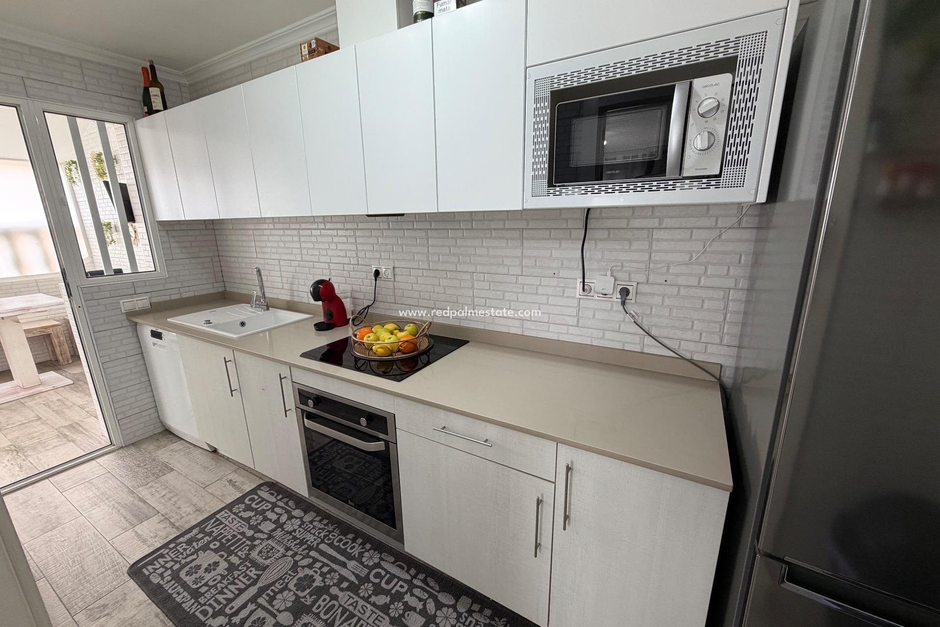 Resale - Town House -
Orihuela Costa - La Zenia