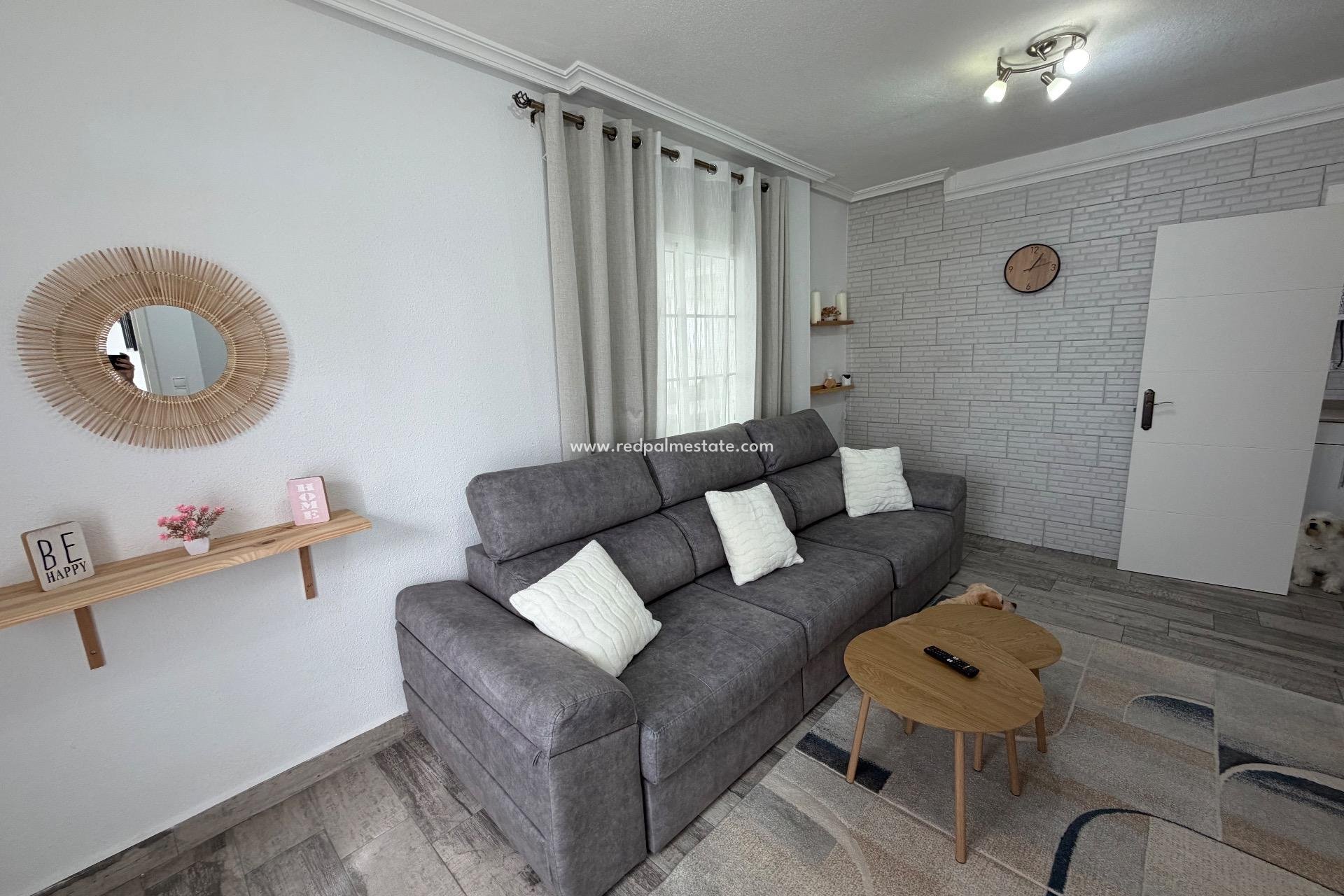 Resale - Town House -
Orihuela Costa - La Zenia