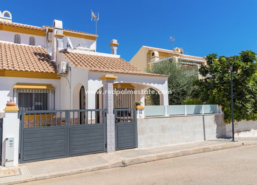 Resale - Town House -
Orihuela Costa - La Zenia