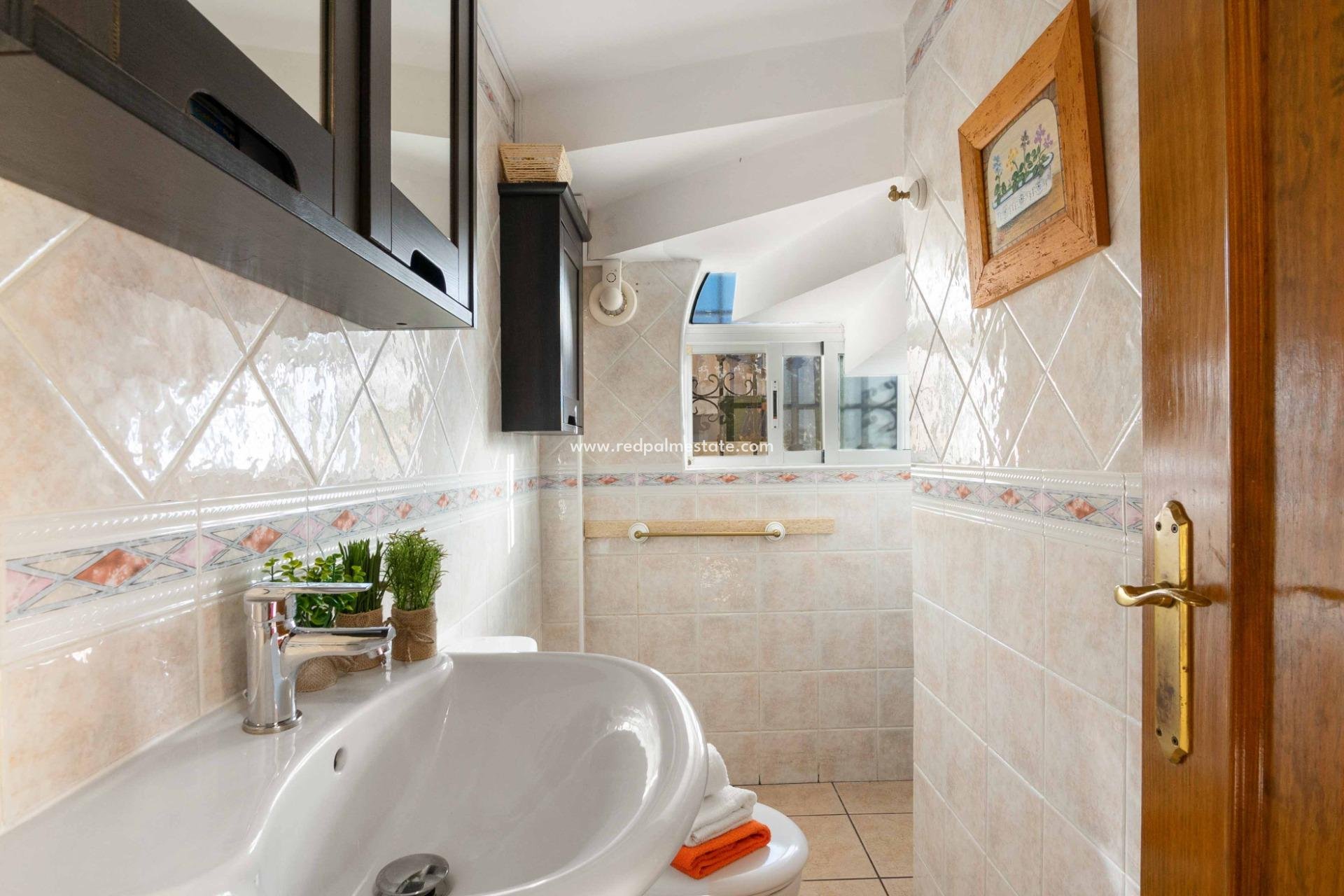 Resale - Town House -
Orihuela Costa - Los Almendros-la Florida