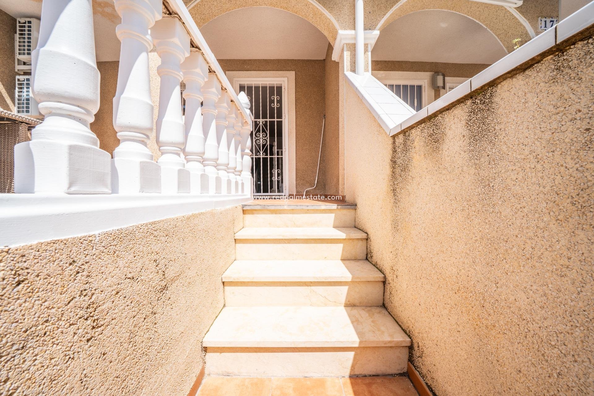 Resale - Town House -
Orihuela Costa - Los Almendros-la Florida