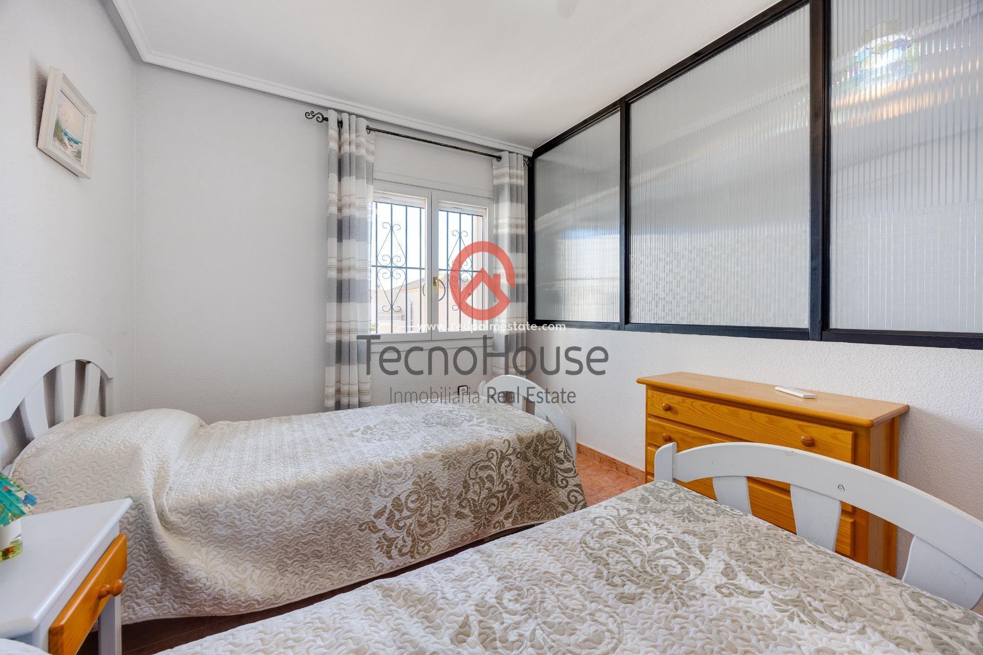 Resale - Town House -
Orihuela Costa - Playa Flamenca