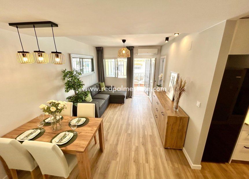 Resale - Town House -
Orihuela Costa - Urbanización Perla del Mar