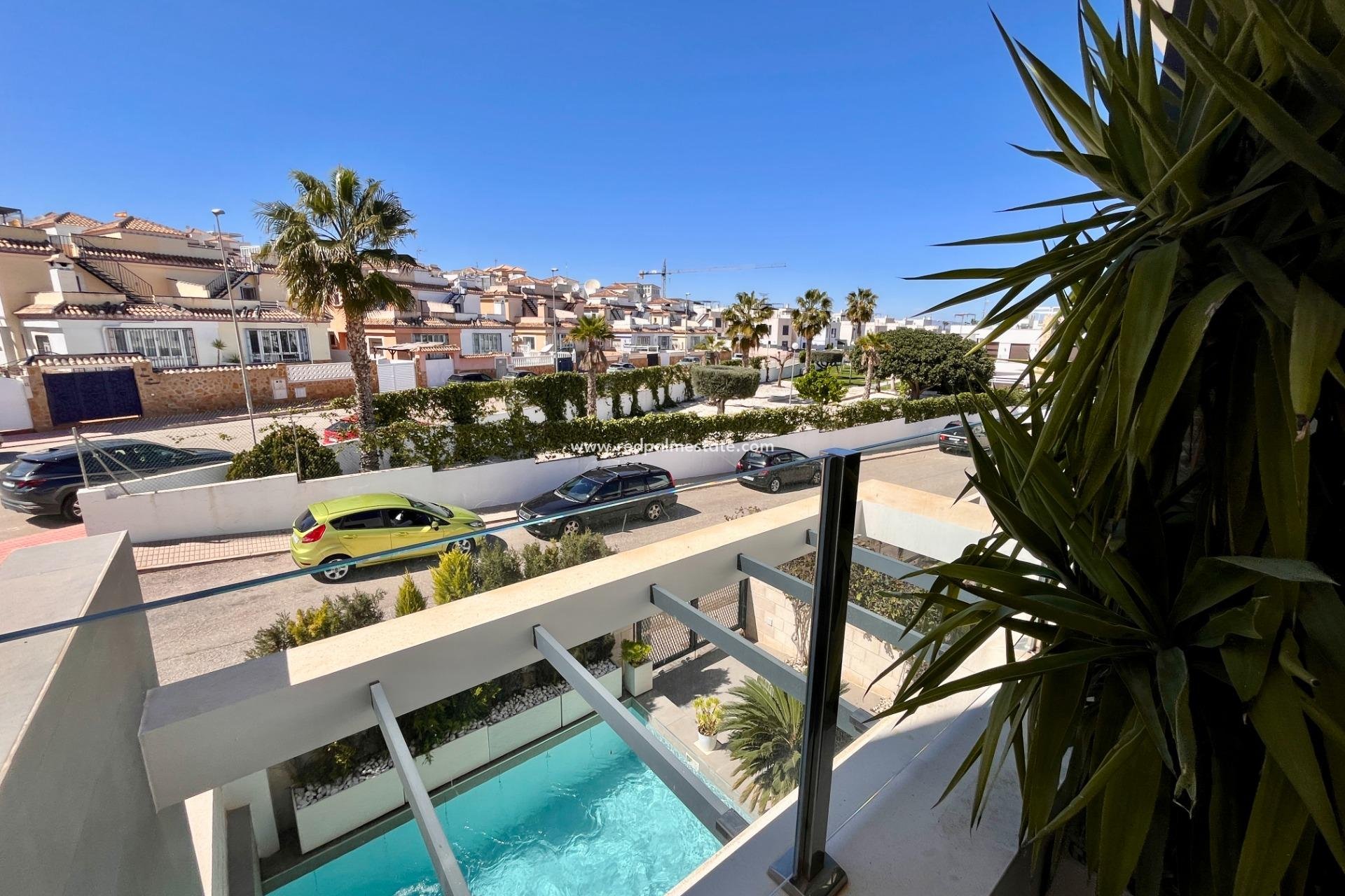 Resale - Town House -
Orihuela Costa - Villamartín