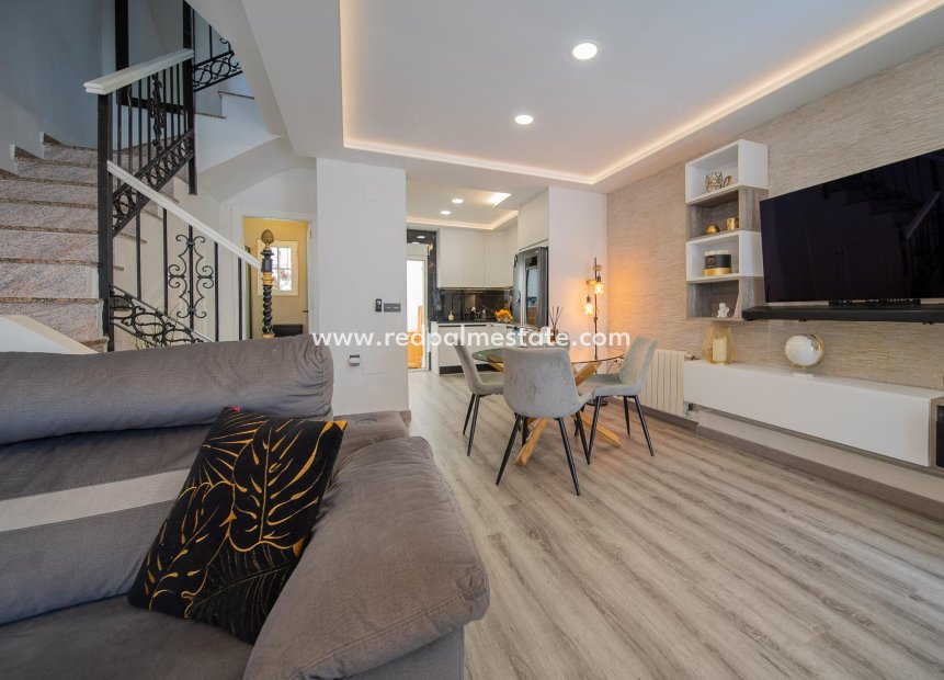 Resale - Town House -
Orihuela Costa - Villamartín