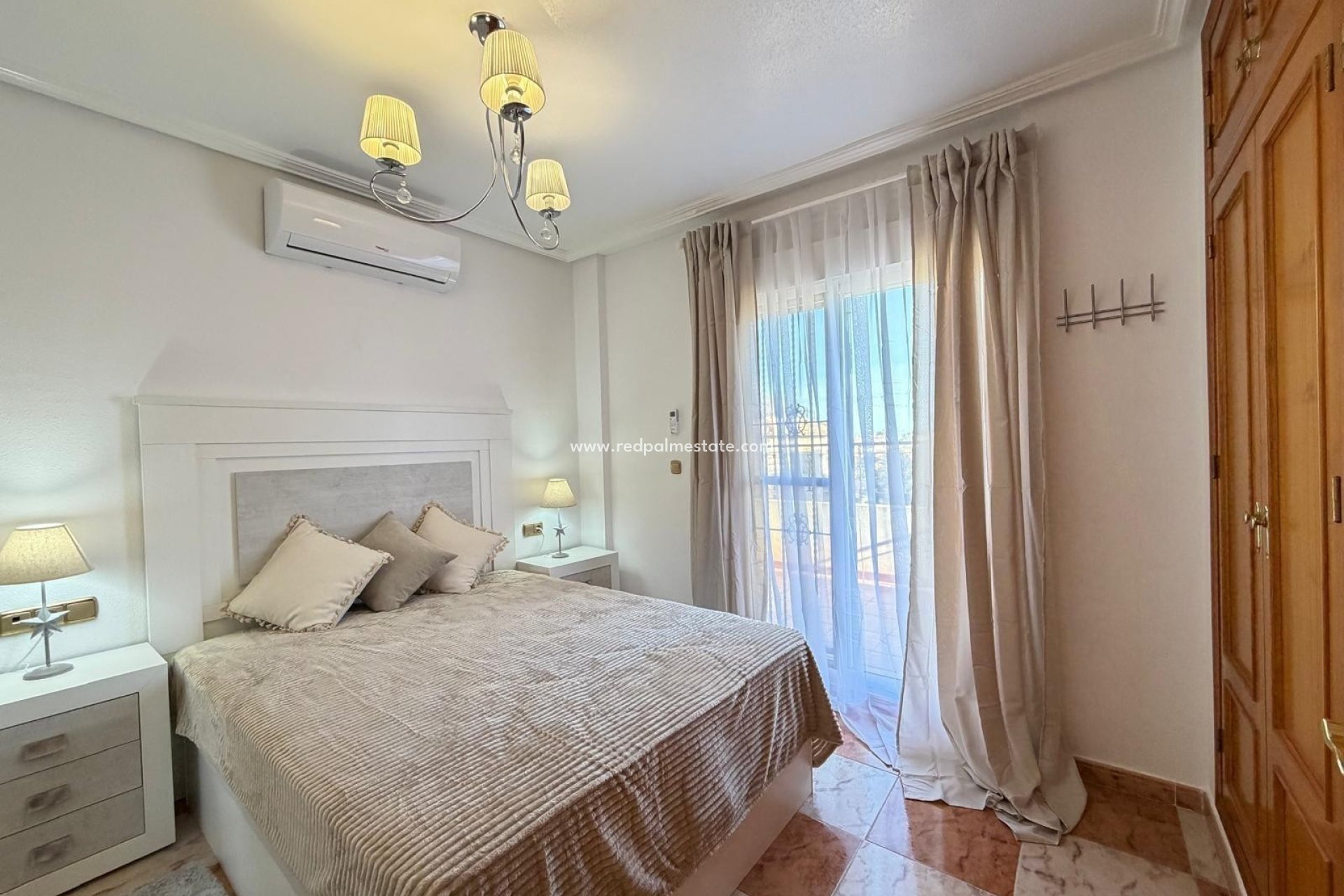 Resale - Town House -
Orihuela Costa - Villamartín