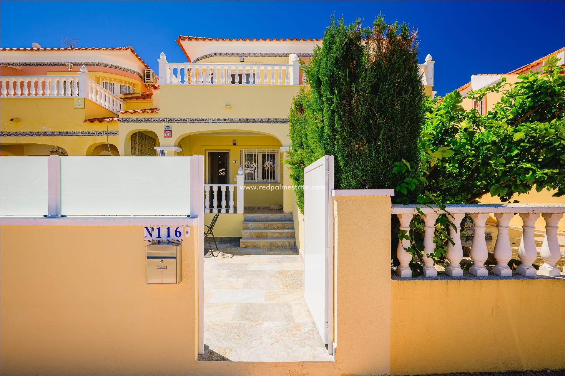 Resale - Town House -
Orihuela Costa - Villamartín