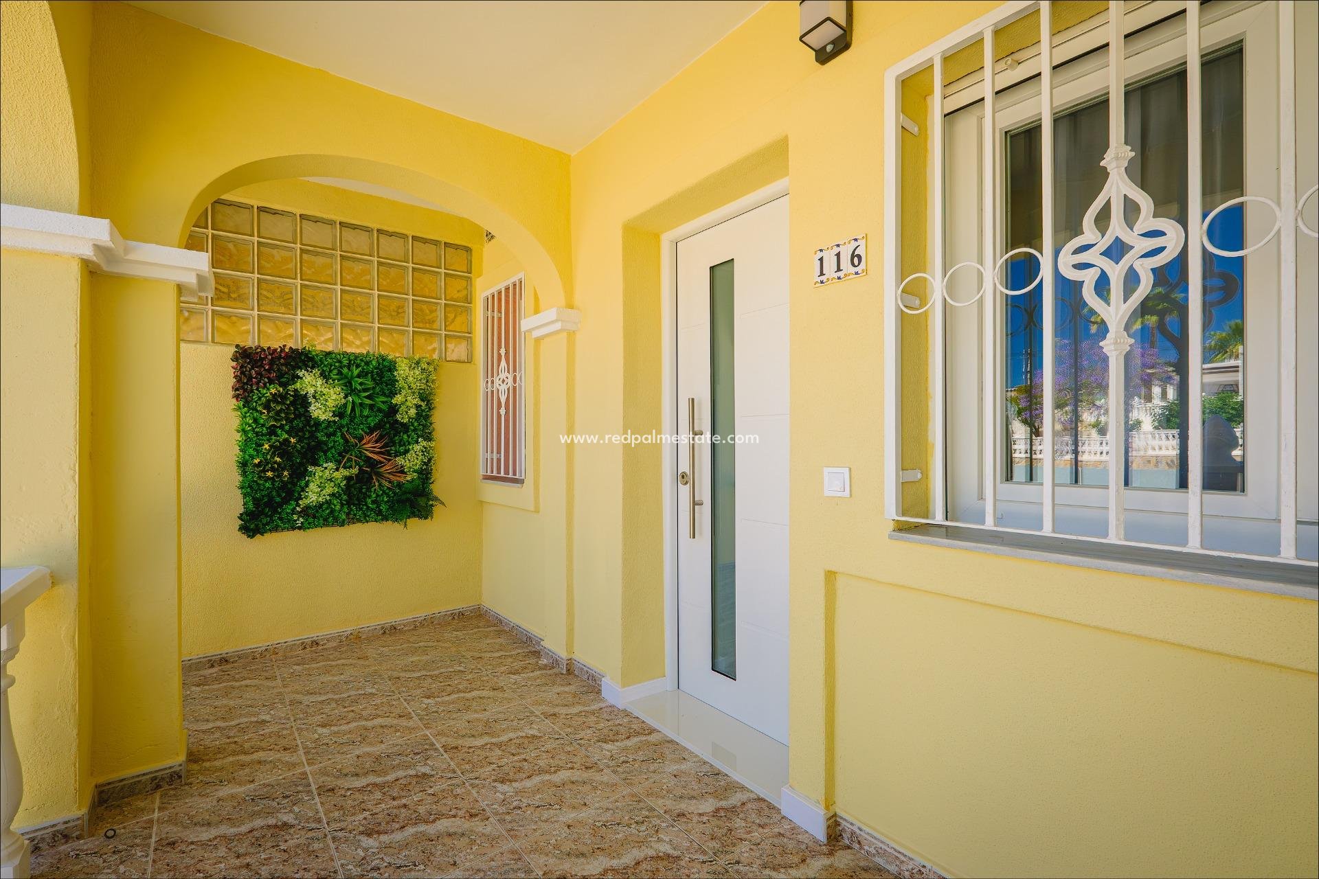 Resale - Town House -
Orihuela Costa - Villamartín