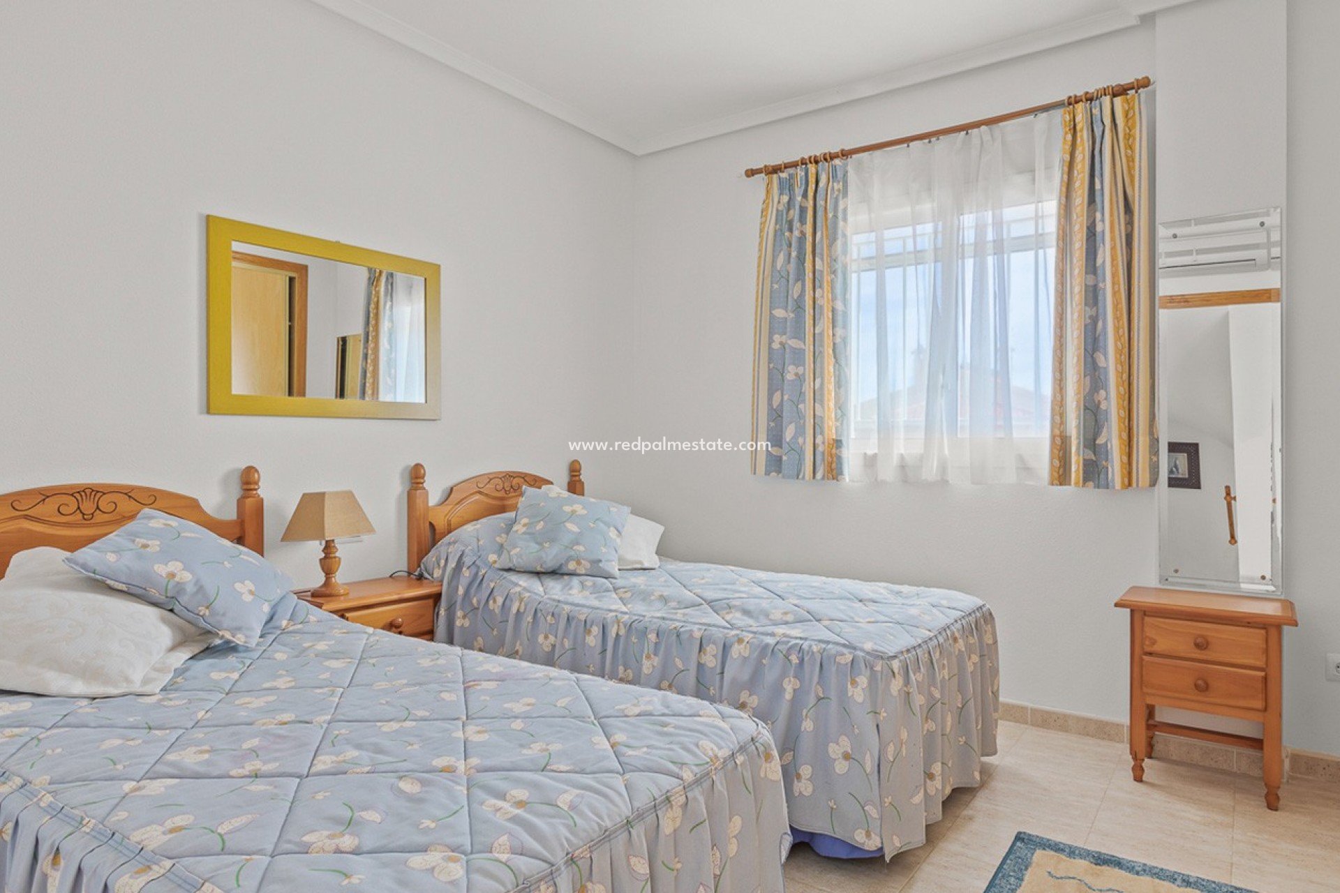 Resale - Town House -
Orihuela Costa - Zeniamar Shopping Centre