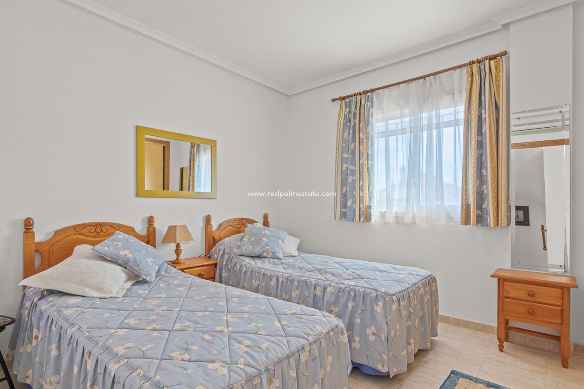 Resale - Town House -
Orihuela Costa - Zeniamar Shopping Centre