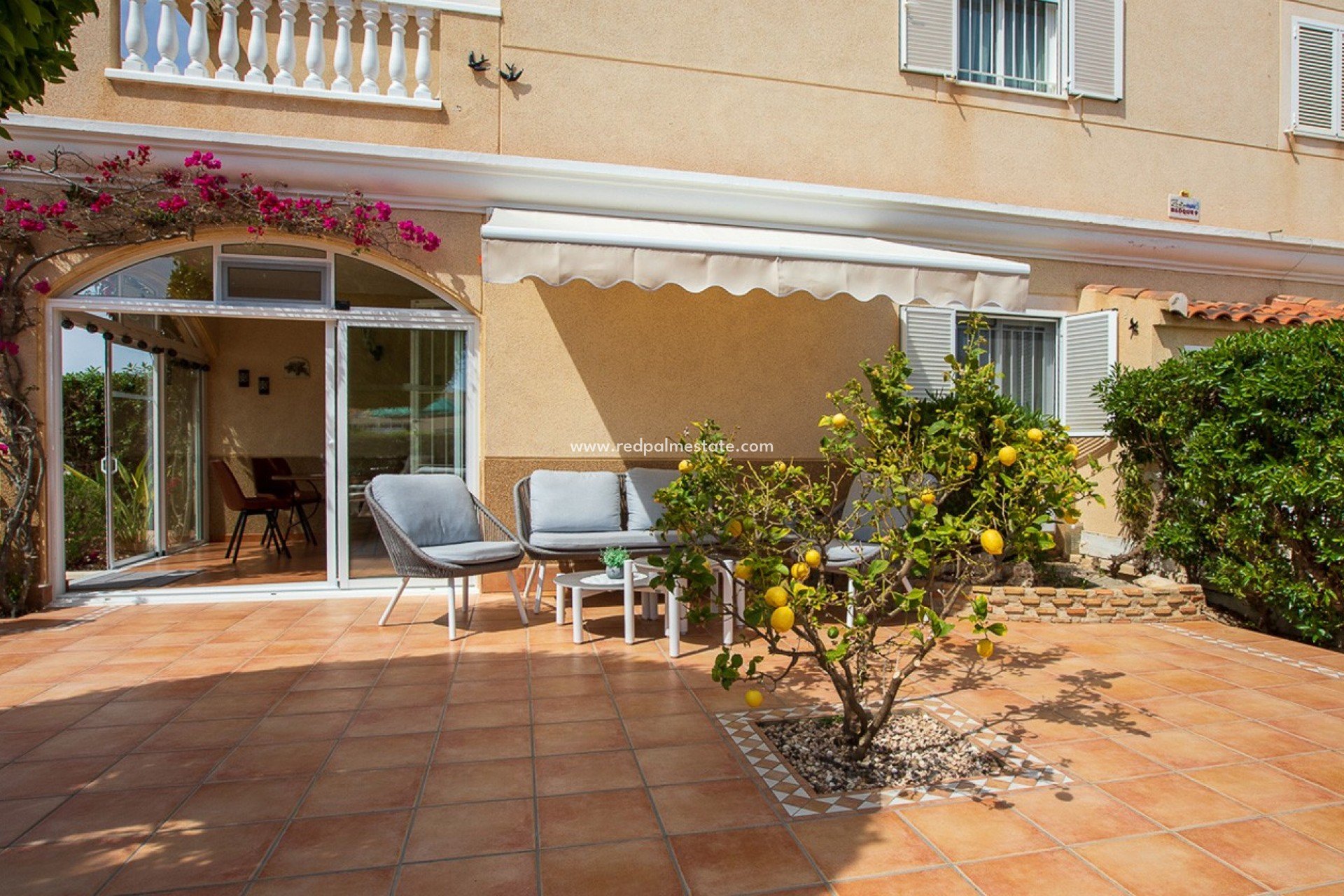 Resale - Town House -
Orihuela Costa - Zeniamar Shopping Centre