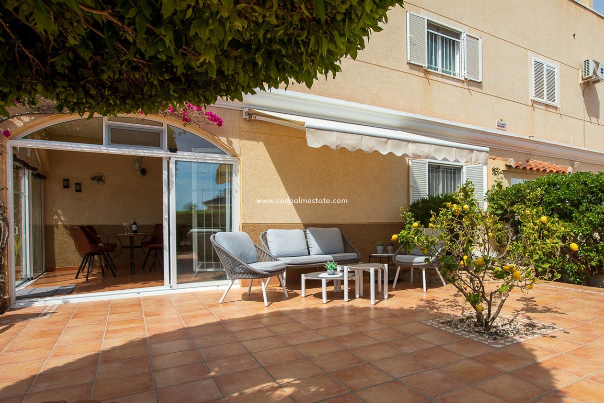 Resale - Town House -
Orihuela Costa - Zeniamar Shopping Centre