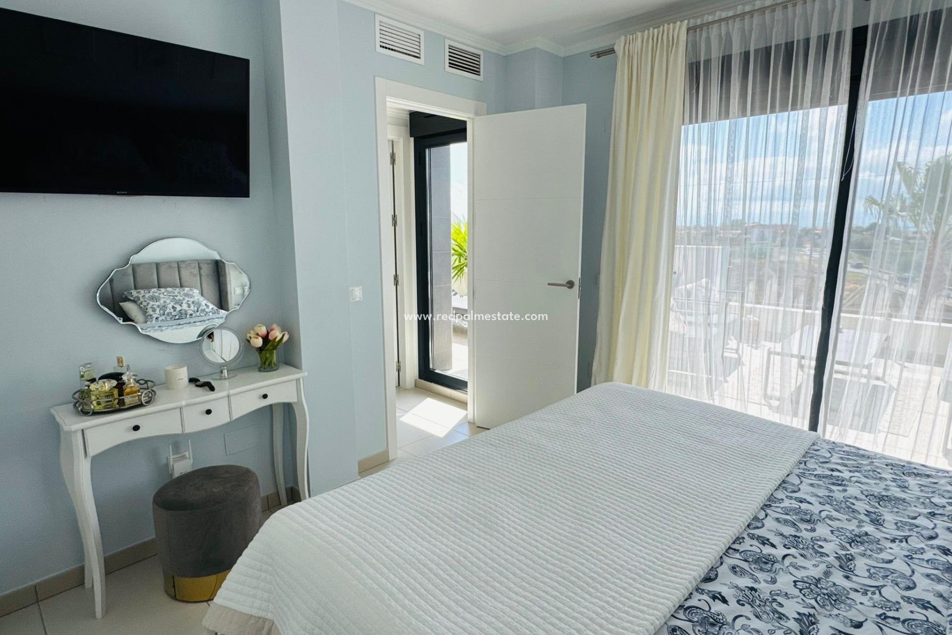 Resale - Town House -
Orihuela Costa