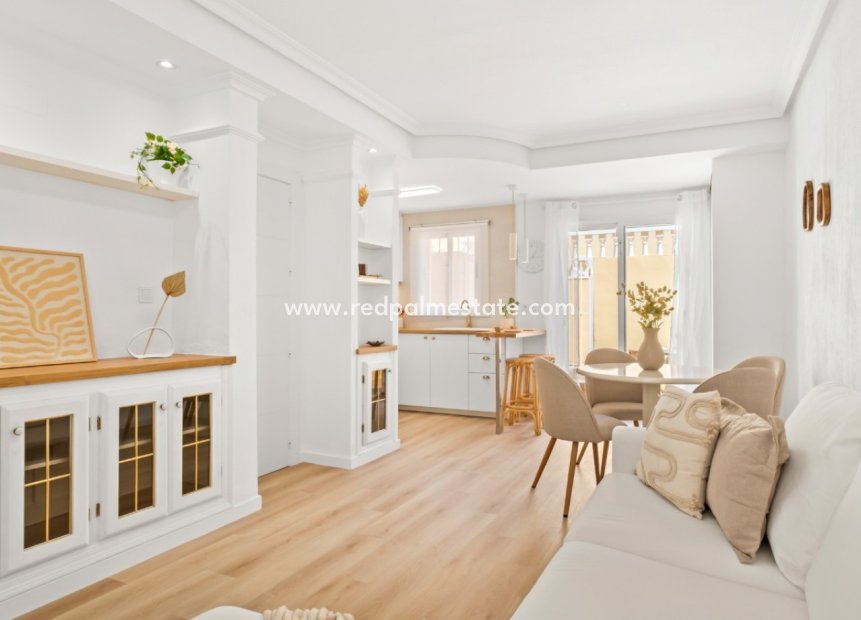Resale - Town House -
Orihuela Costa