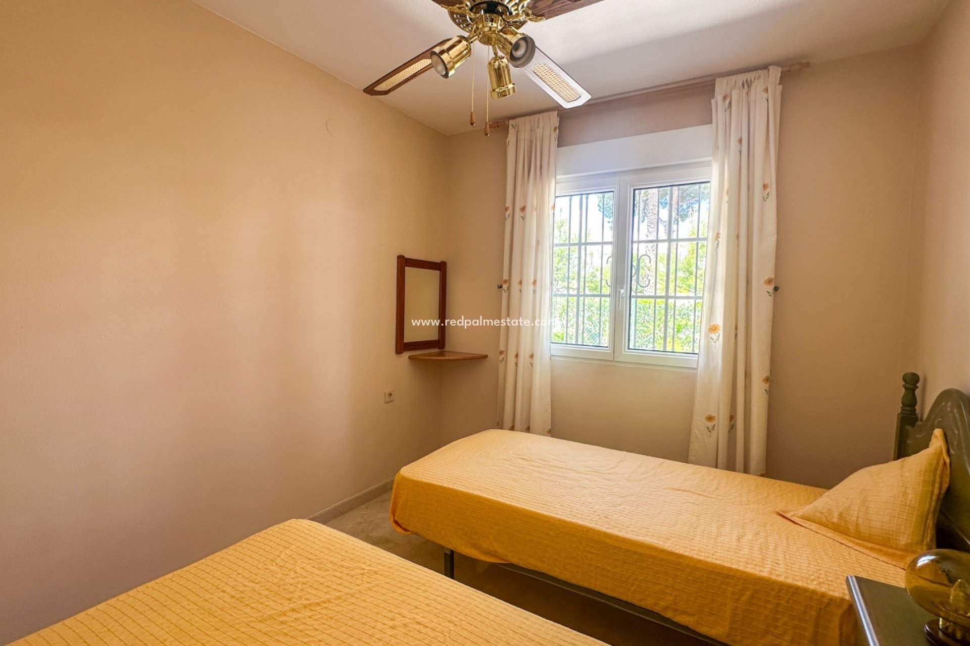 Resale - Town House -
Orihuela Costa