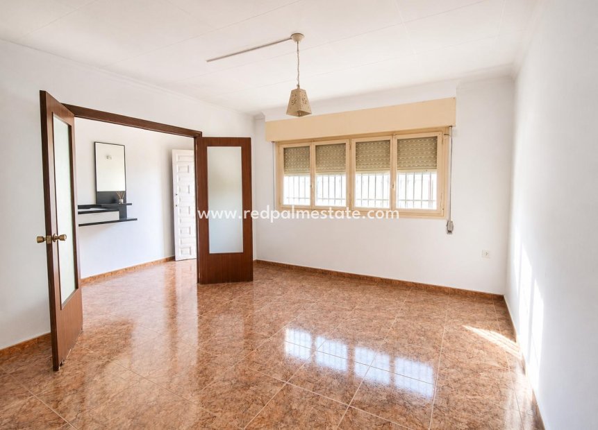 Resale - Town House -
Pinoso - Inland