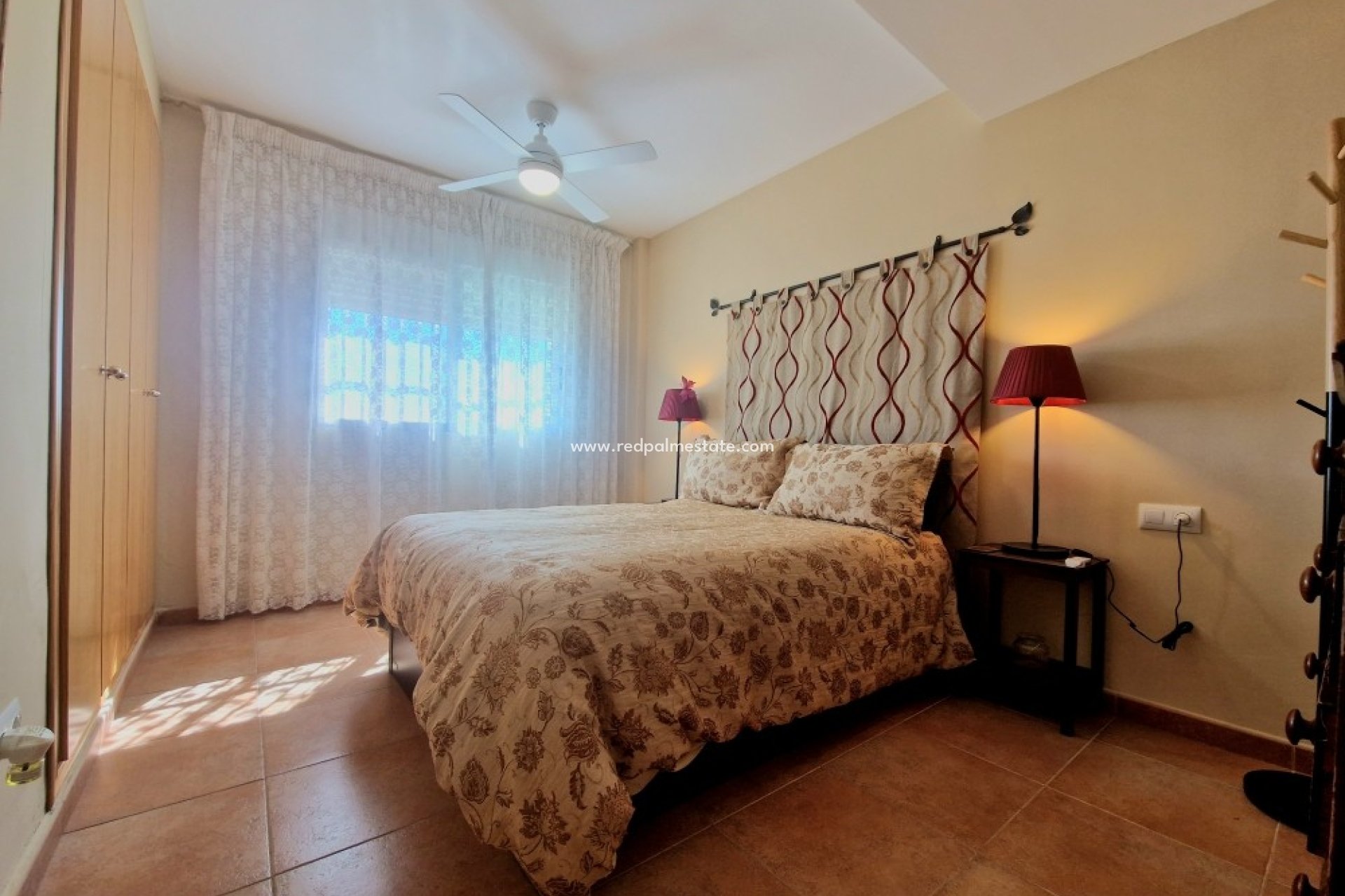 Resale - Town House -
Relleu - Inland