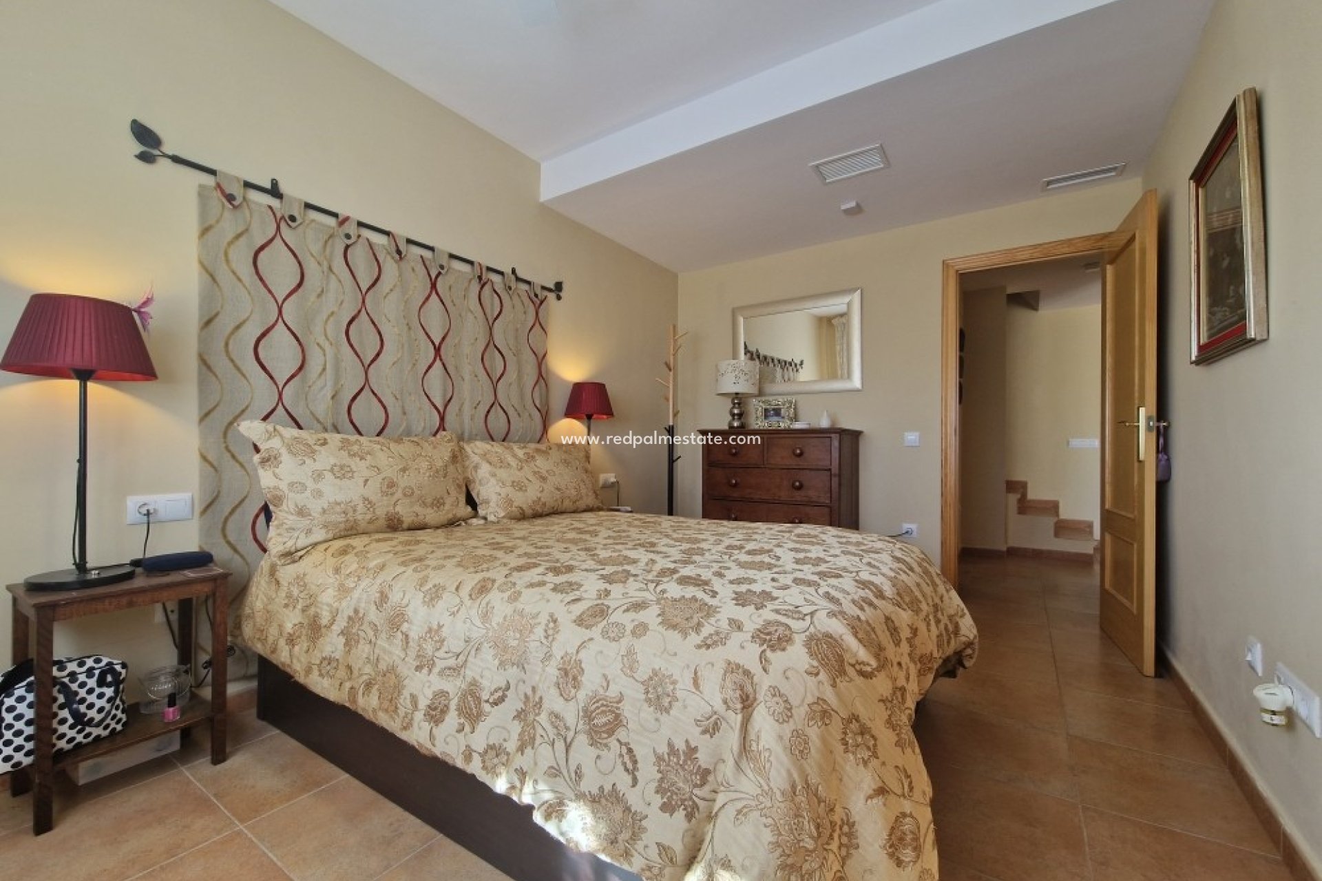 Resale - Town House -
Relleu - Inland