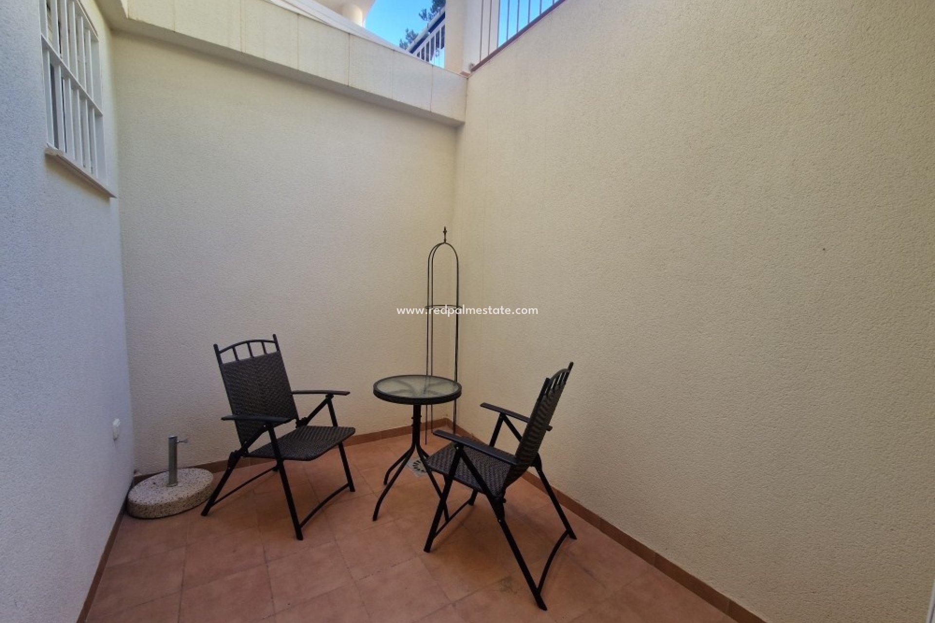 Resale - Town House -
Relleu - Inland