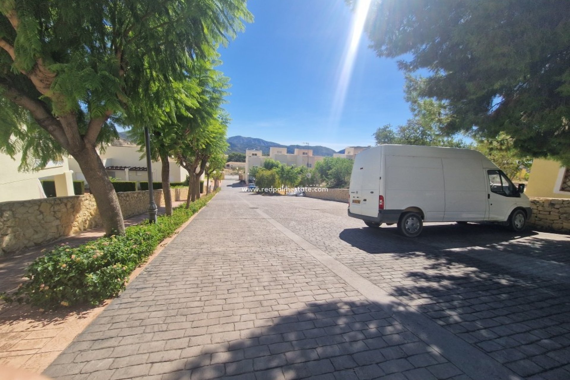 Resale - Town House -
Relleu - Inland