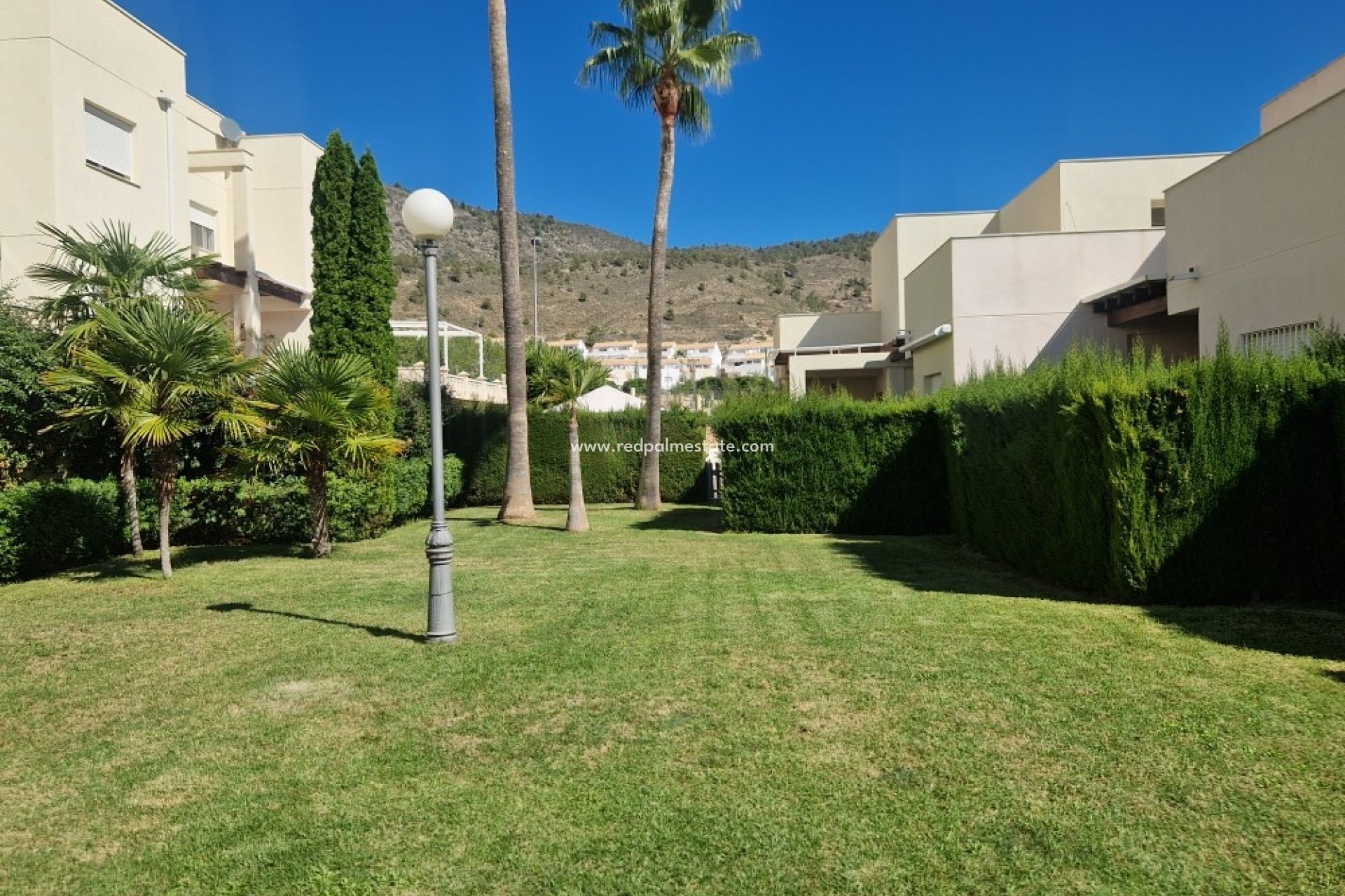 Resale - Town House -
Relleu - Inland