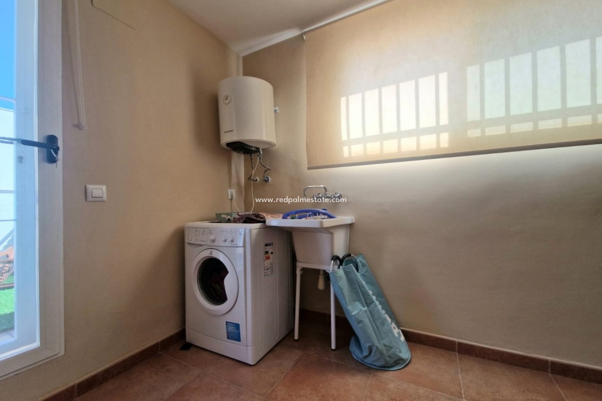 Resale - Town House -
Relleu - Inland