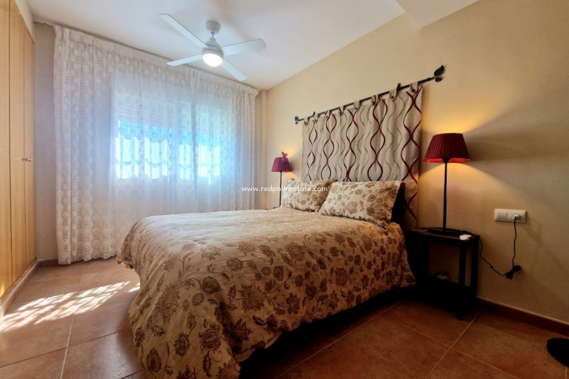 Resale - Town House -
Relleu - Inland