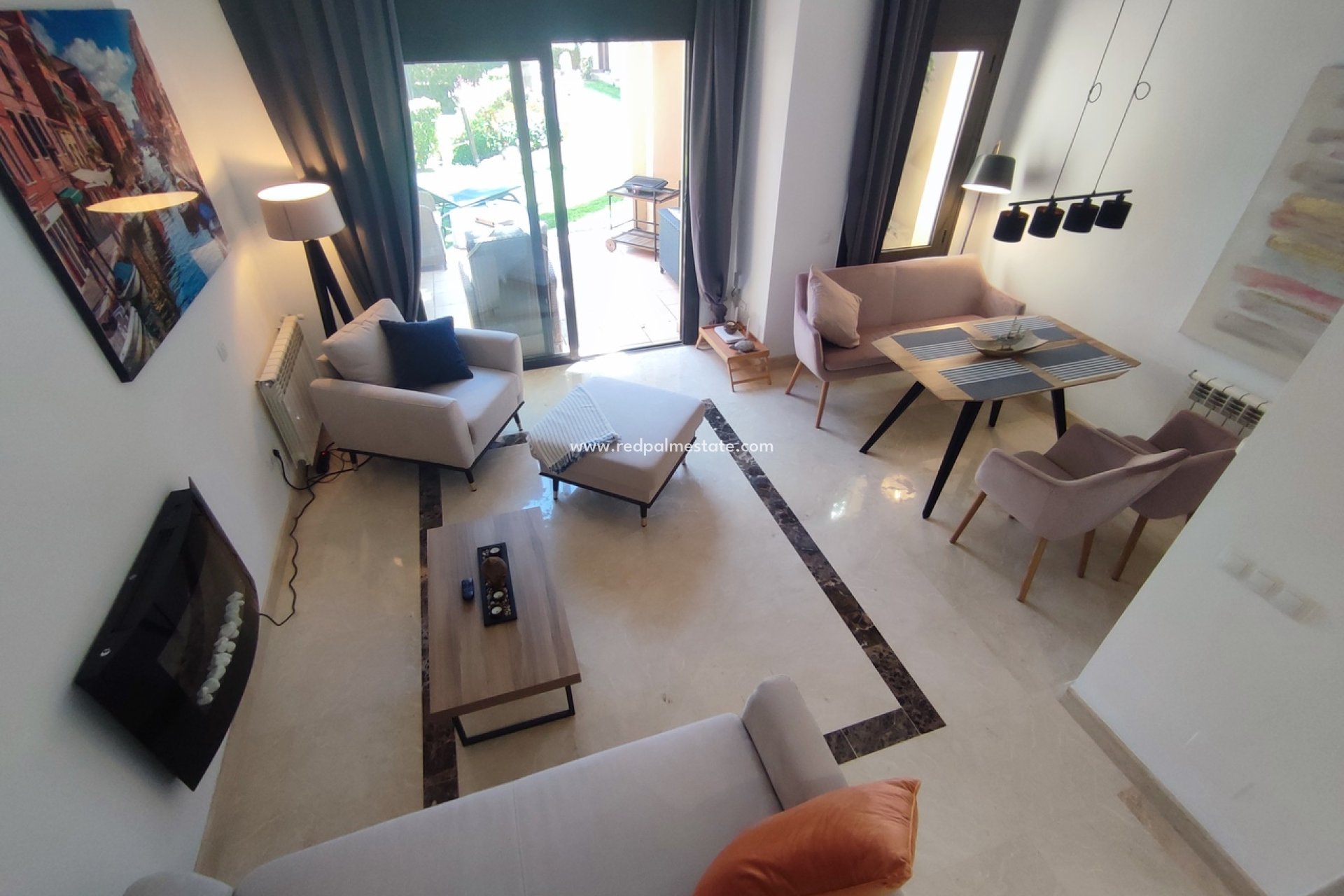 Resale - Town House -
Roda - Inland